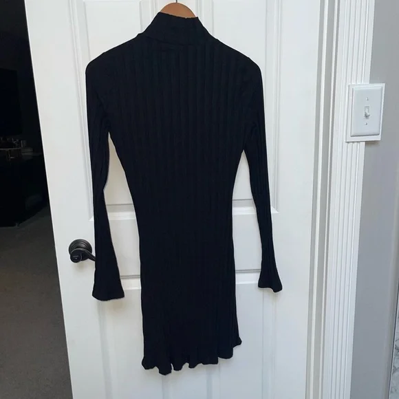NEW REFORMATION Libra Knit Dress Black
$128 Wide Rib Faux Turtleneck Slit Large - Picture 12 of 13